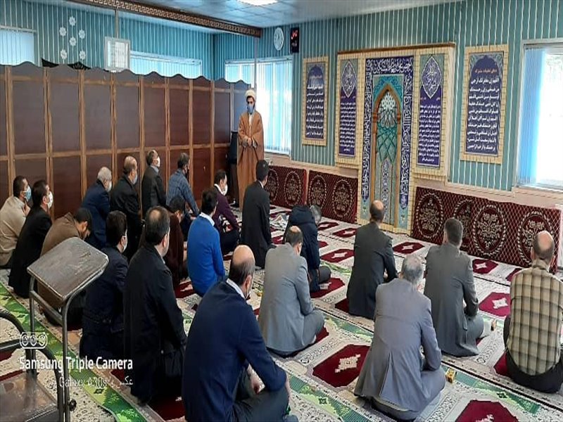 2-سخنرانی مابین صلاتین امام جماعت به مناسبت دهه فجر در نماز خانه شرکت