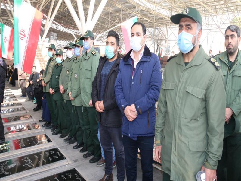 1-شرکت در غبار روبی مزار شهدای وادی رحمت در دهه فجر