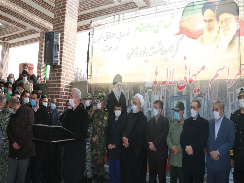 3-شرکت در غبار روبی مزار شهدای وادی رحمت در دهه فجر