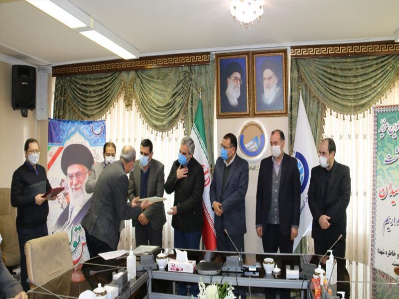 3-برگزاری تجلیل از فرزندان شهدا در سالن کنفرانس شرکت