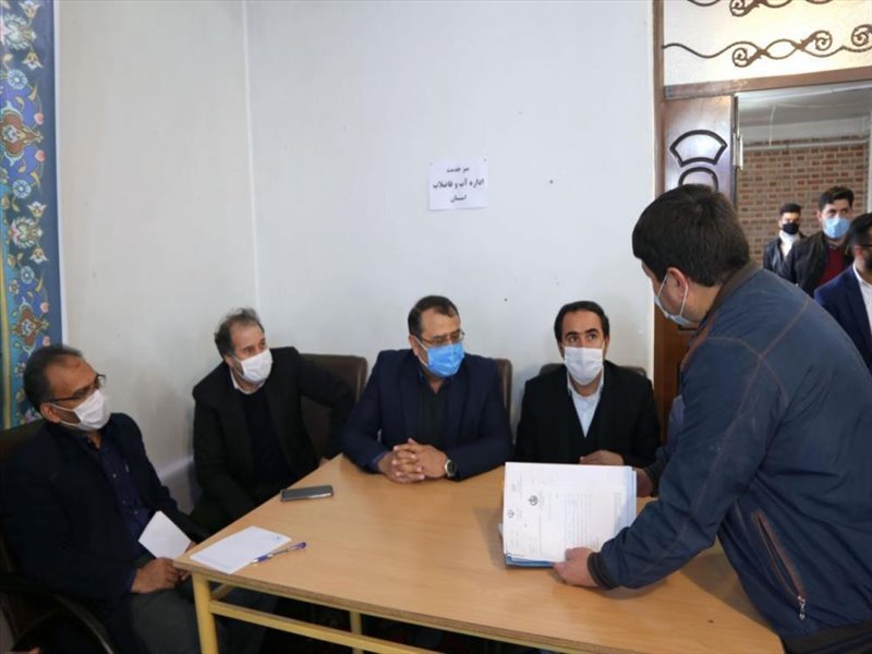 1-حضور مدیر عامل، معاونین و مسئولین محترم شرکت در میز خدمت شهر باسمنج
