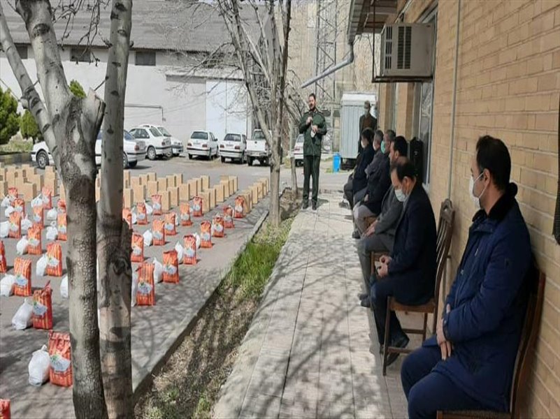 1-حضور در مراسم کمک‌های مومنانه بسیج حوزه یک کارمندی استان