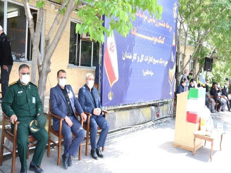 3-مشارکت در کمک‌های مومنانه بسیج حوزه یک کارمندی جهت تهیه و توزیع بسته‌های معیشی در شب‌های قدر