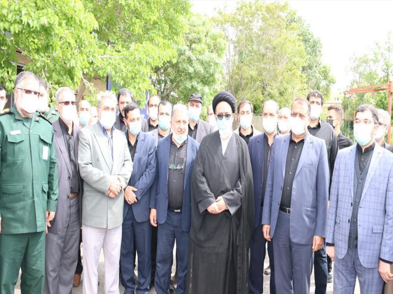 8-مشارکت در کمک‌های مومنانه بسیج حوزه یک کارمندی جهت تهیه و توزیع بسته‌های معیشی در شب‌های قدر