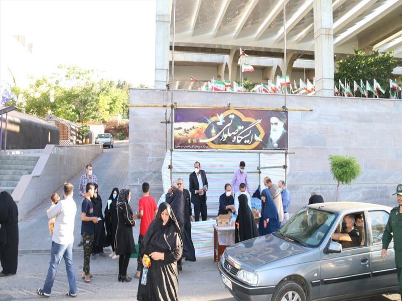 7-برپایی ایستگاه صلواتی در گلزار شهدای  وادی رحمت
