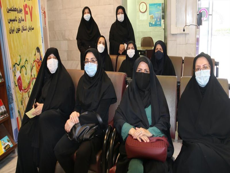 2-شرکت خواهران بسیجی پایکاه در اهدای خون در هفته دولت
