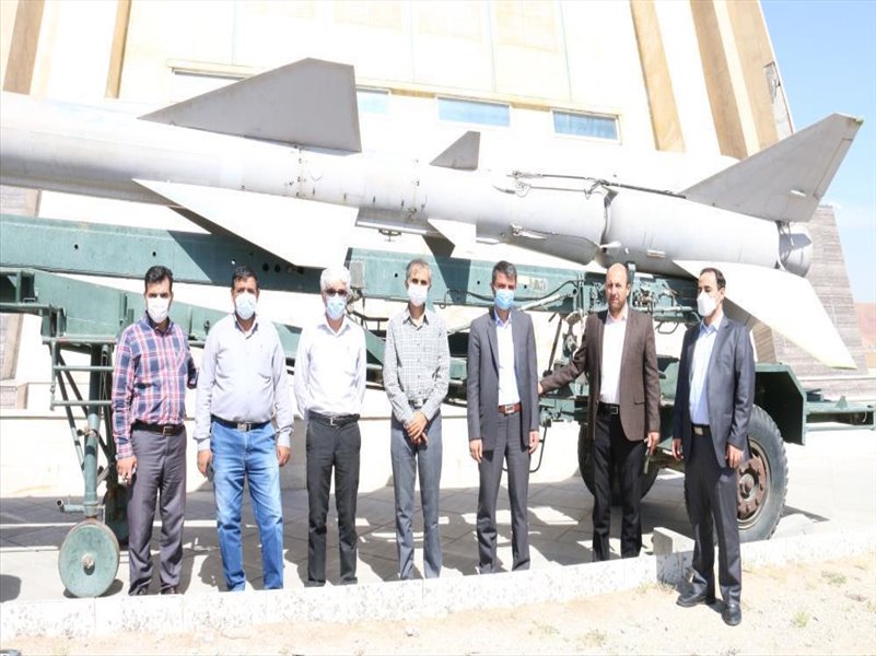 4-زیارت شهدای گمنام پارک شمیم پایداری توسط همکاران شرکت آب و فاضلاب در هفته دفاع مقدس