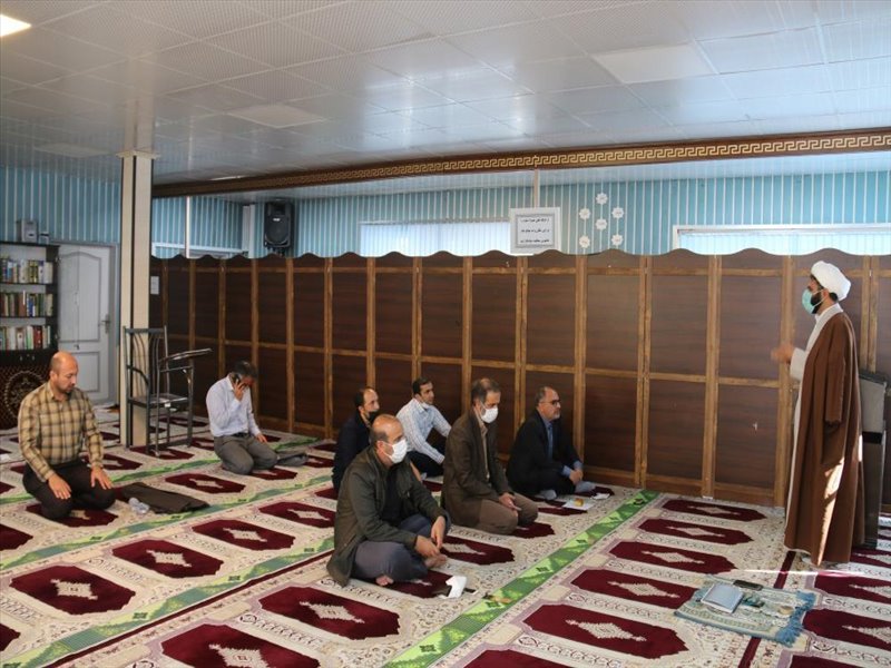 3-سخنرانی امام جماعت شرکت به مناسبت هفته وحدت در طول هفته در نماز خانه شرکت