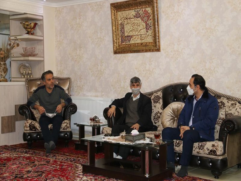 1-دیدار با خانواده شهید اسمعیل زاده به مناسبت هفته بسیج