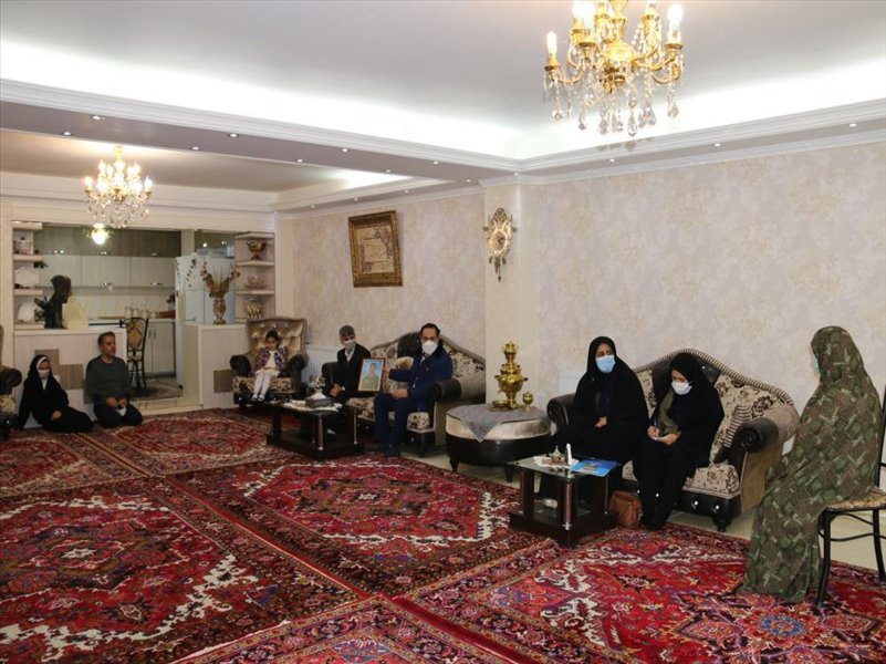 2-دیدار با خانواده شهید اسمعیل زاده به مناسبت هفته بسیج