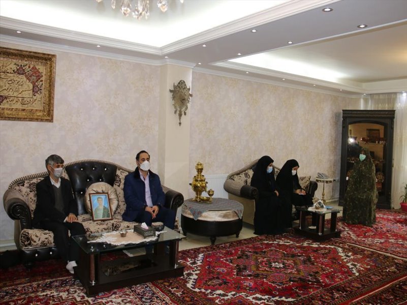3-دیدار با خانواده شهید اسمعیل زاده به مناسبت هفته بسیج