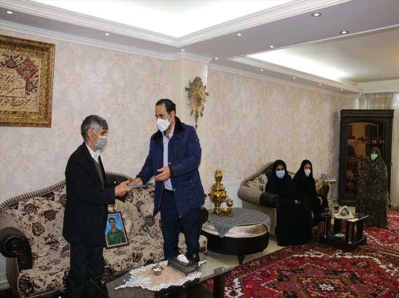 4-دیدار با خانواده شهید اسمعیل زاده به مناسبت هفته بسیج