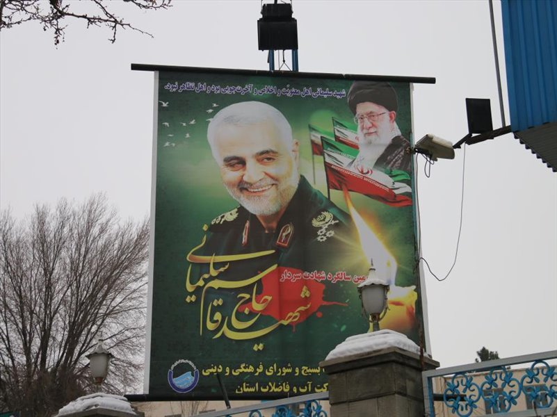 2-نصب بنر شهادت حضرت زهرا (س) و دومین سالگرد شهادت سردار حاج قاسم سلیمانی