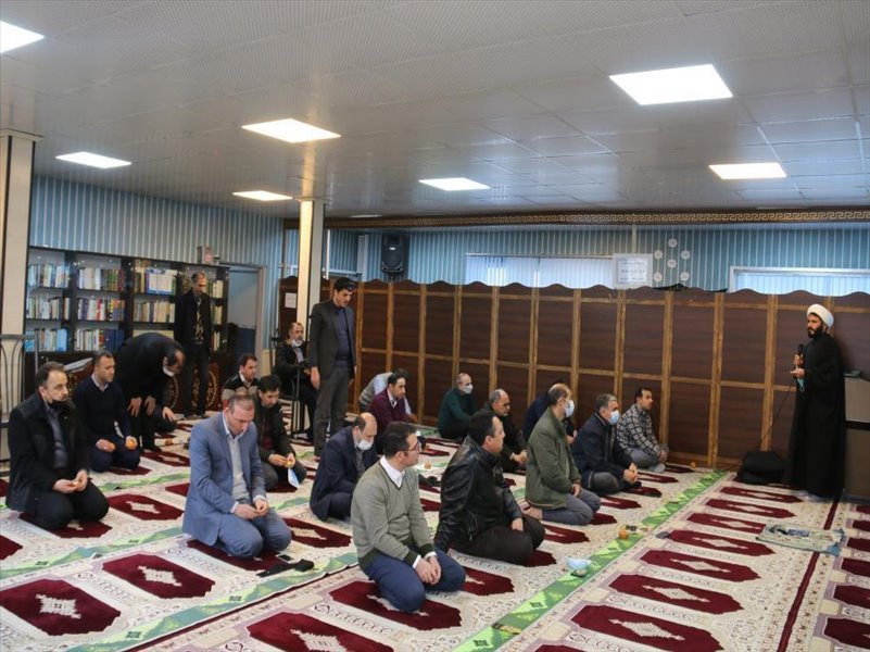 1-برگزاری سخنرانی و مداحی به مناسبت ایام فاطمیه اول در نماز خانه شرکت