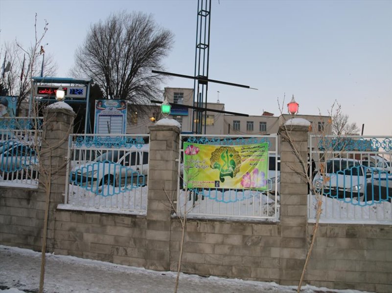 2-نصب بنر و فضاسازی به مناسبت میلاد حضرت زهرا (س)