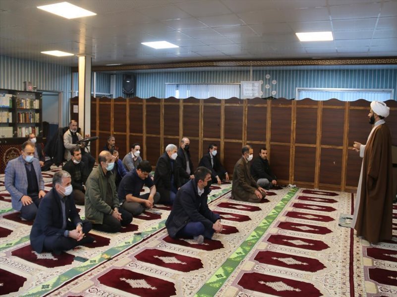 1-سخنرانی مابین صلاتین امام جماعت شرکت به مناسبت مبعث پیامبر اعظم وتقدیر از خادمان نماز