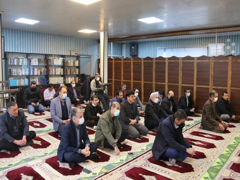 2-سخنرانی مابین صلاتین امام جماعت شرکت به مناسبت مبعث پیامبر اعظم وتقدیر از خادمان نماز