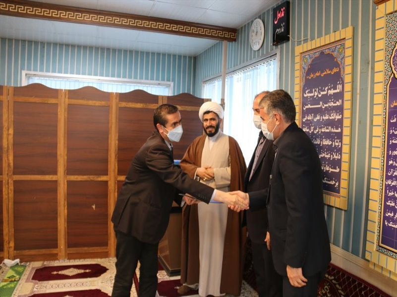 3-سخنرانی مابین صلاتین امام جماعت شرکت به مناسبت مبعث پیامبر اعظم وتقدیر از خادمان نماز
