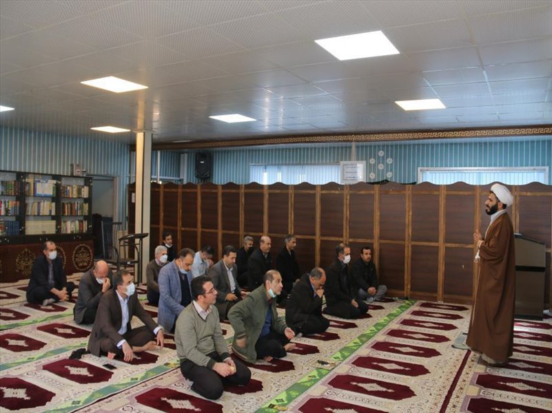 1-سخنرانی مابین صلاتین امام جماعت شرکت به مناسبت اعیاد شعبانیه در نماز خانه شرکت آب وفاضلاب استان
