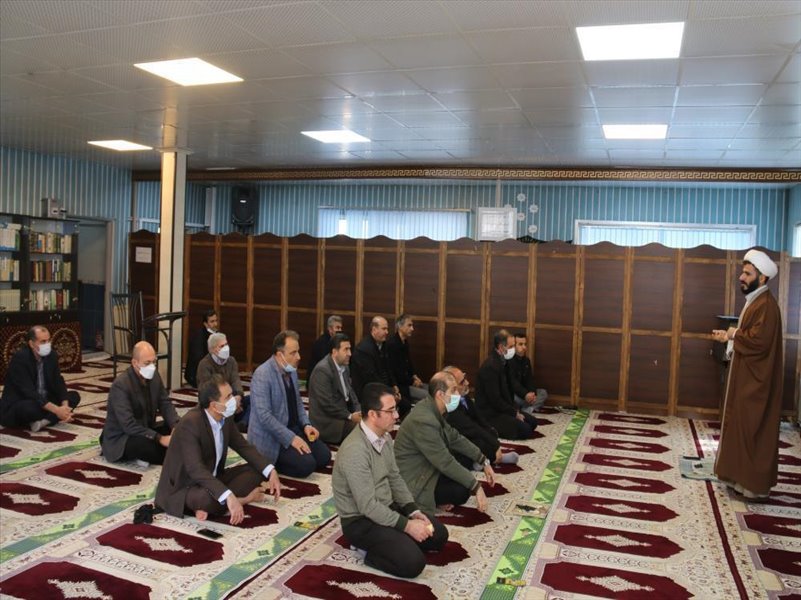 2-سخنرانی مابین صلاتین امام جماعت شرکت به مناسبت اعیاد شعبانیه در نماز خانه شرکت آب وفاضلاب استان