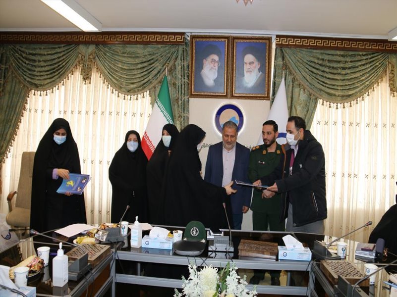5-برگزاری جلسه فصلی بسیج خواهران و اهدای لوح به برندگان تیراندازی بسیج خواهران