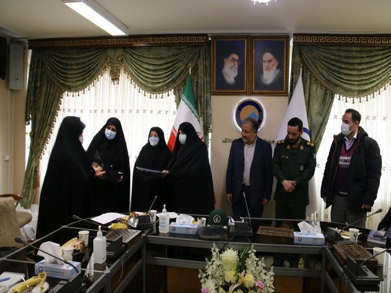 6-برگزاری جلسه فصلی بسیج خواهران و اهدای لوح به برندگان تیراندازی بسیج خواهران