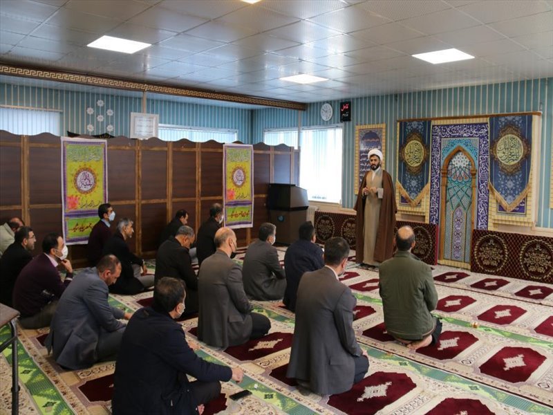 1-سخنرانی ومداحی به مناسبت فرا رسیدن نیمه شعبان در نمازخانه شرکت آب و فاضلاب استان