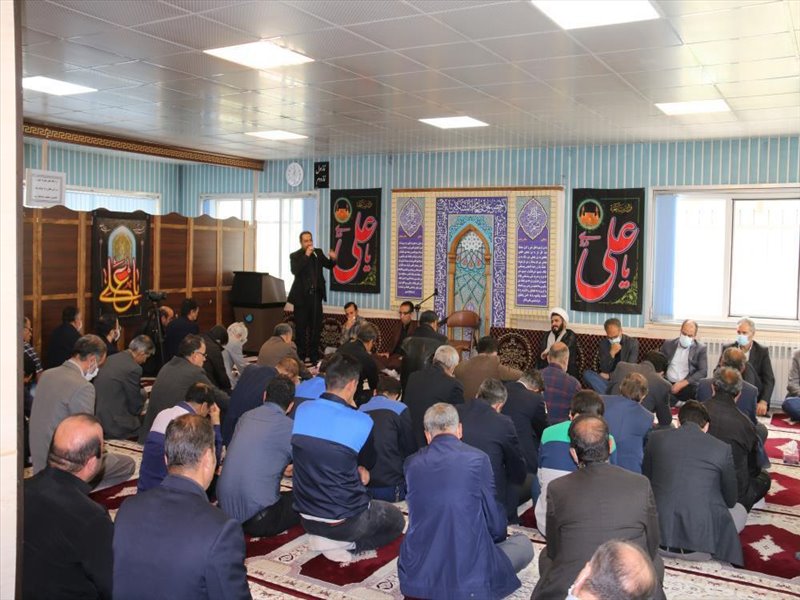 6-برگزاری مراسمی به مناسبت شهادت حضرت علی (ع)در نمازخانه شرکت آب وفاضلاب استان