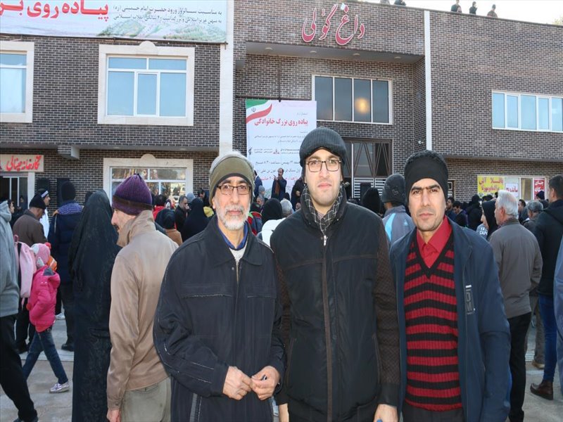 1-شرکت در پیاده روی خانوادگی بزرگ بسیج به مناسبت دهه فجر