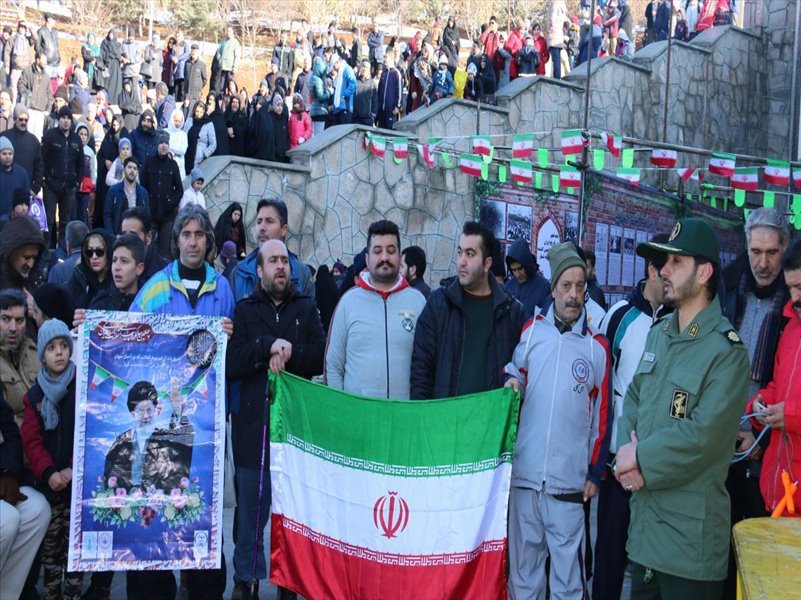 3-شرکت در پیاده روی خانوادگی بزرگ بسیج به مناسبت دهه فجر