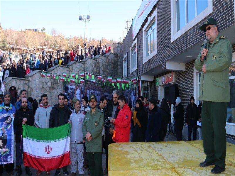 4-شرکت در پیاده روی خانوادگی بزرگ بسیج به مناسبت دهه فجر