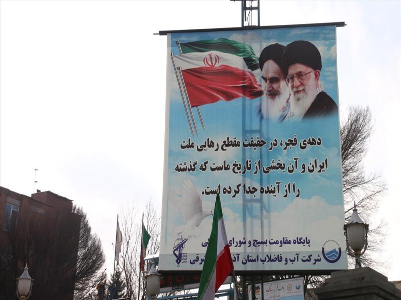 1-بنر و فضاسازی به مناسبت شهادت حضرت زهرا(س) و دهه فجر