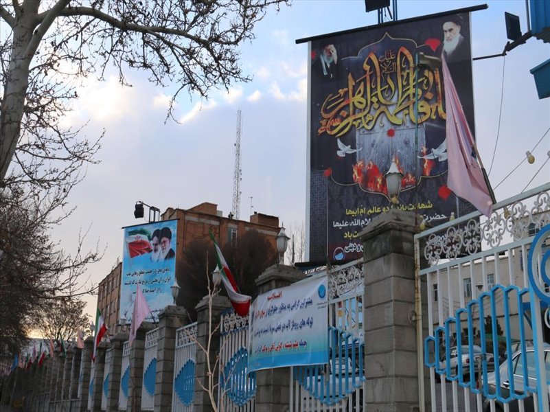 3-بنر و فضاسازی به مناسبت شهادت حضرت زهرا(س) و دهه فجر