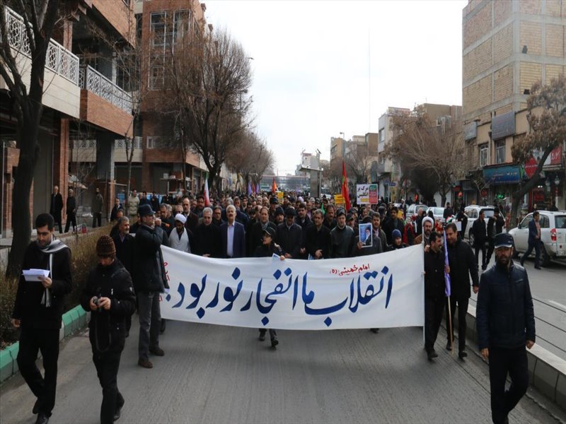 3-شرکت در راهپیمایی 22 بهمن