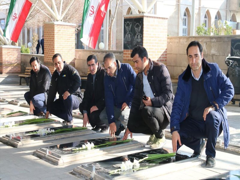 2-غبار روبی مزار شهدای  در دهه فجر