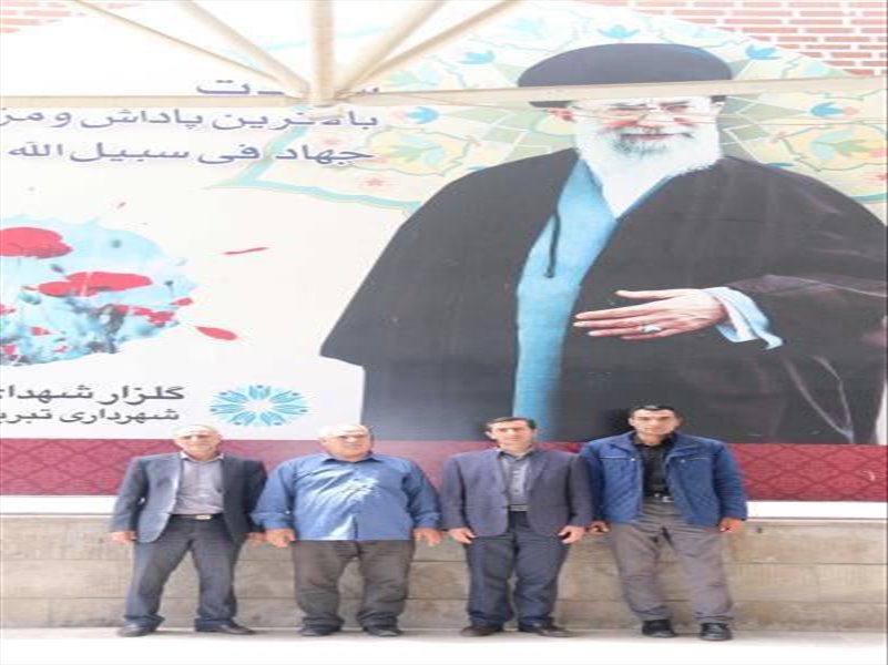 2-شرکت بسیج برادران در غبار روبی مزار شهدا به مناسبت سوم خرداد