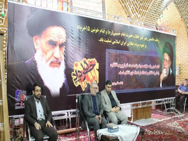 1-شرکت در مراسمی به مناسبت رحلت امام خمینی در مسجد مقبره تبریز