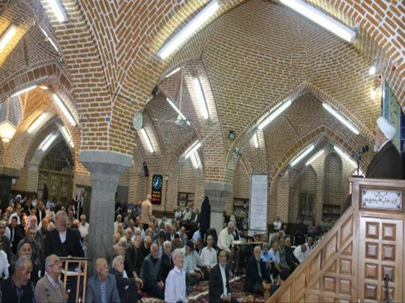 ۵-شرکت در مراسمی به مناسبت رحلت امام خمینی در مسجد مقبره تبریز