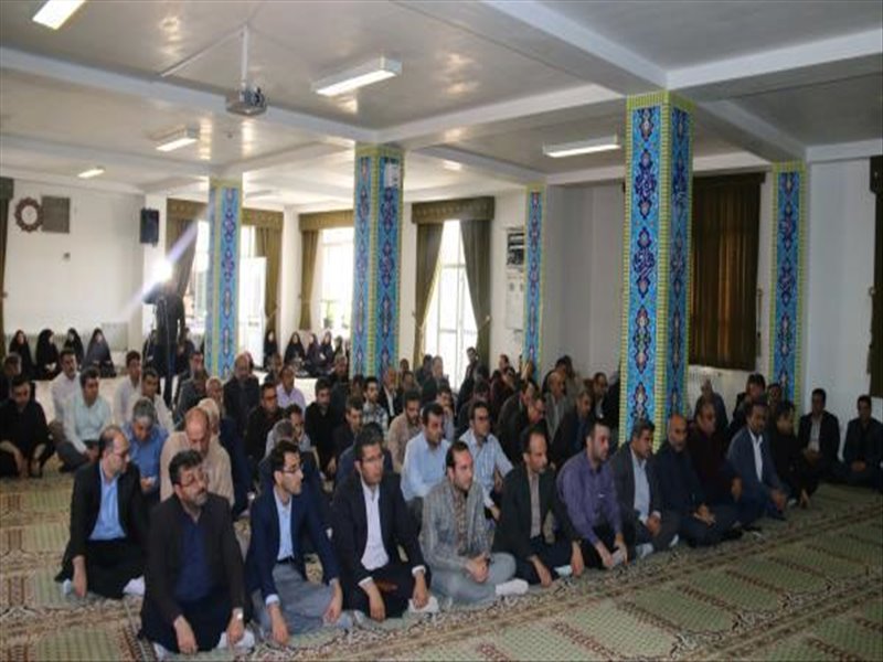 1-شرکت در مراسمی به مناسبت رحلت امام راحل در کمیته امداد خمینی