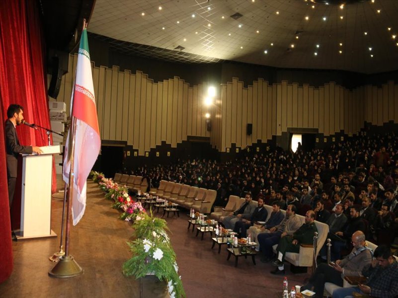 4-شرکت در مراسمی به مناسبت هفته بسیج در تالار وحدت دانشکاه تبریز