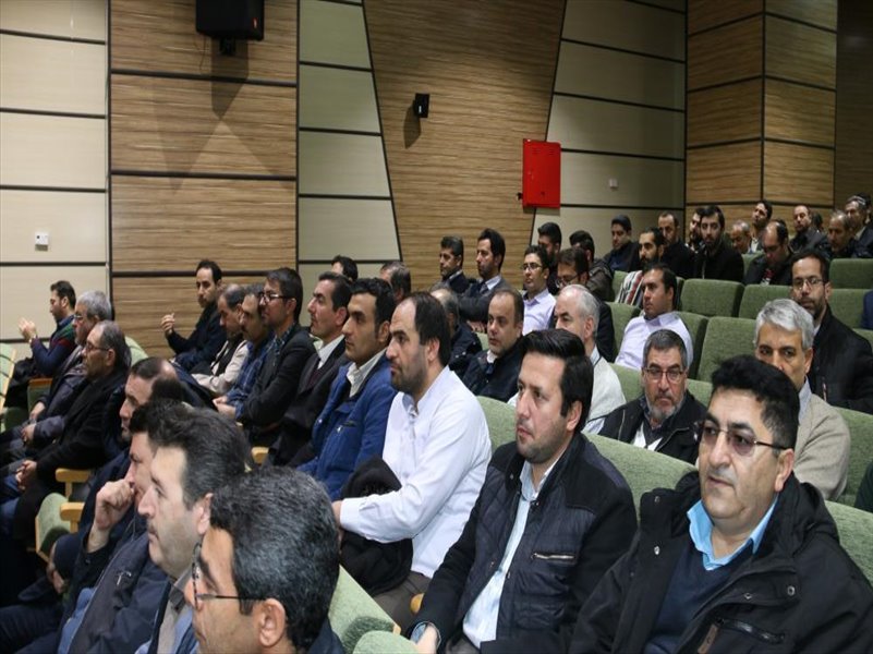 2-شرکت در مراسمی به مناسبت دهه فجر در دادگستری استان