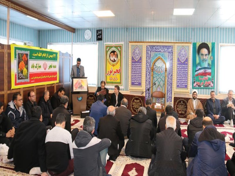 4-برگزاری مراسمی به مناسبت دهه فجر در نمازخانه شرکت