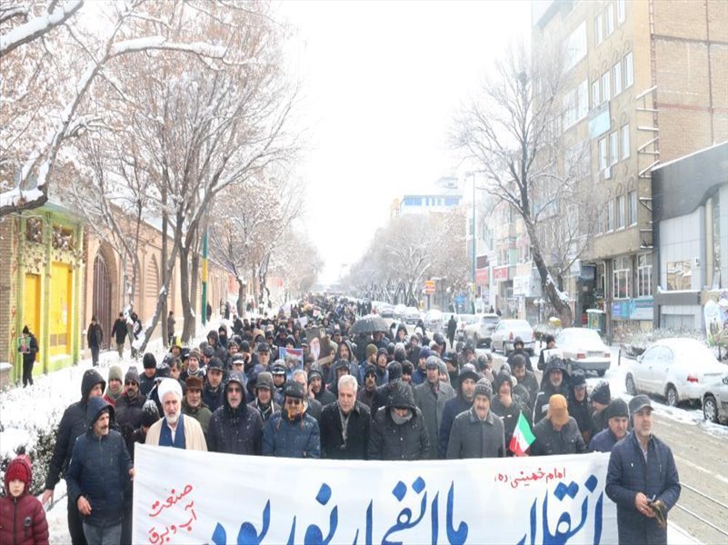 4-شرکت در راهپیمایی 22 بهمن