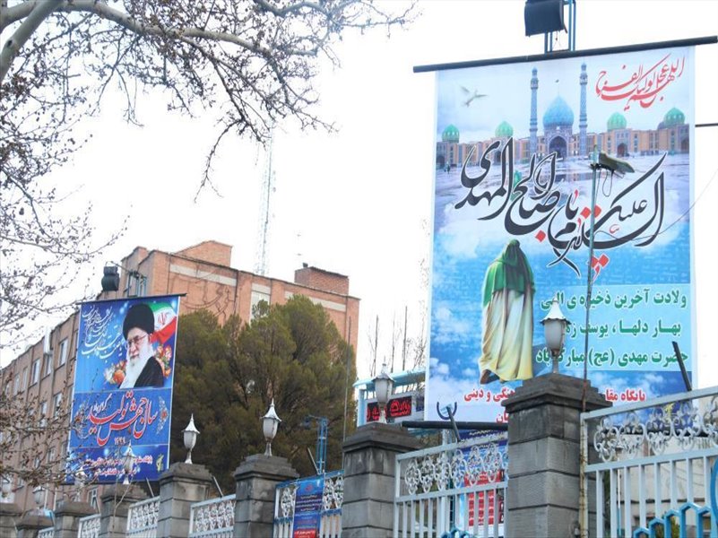 2-نصب بنر و فضاسازی برای شعار سال 1399