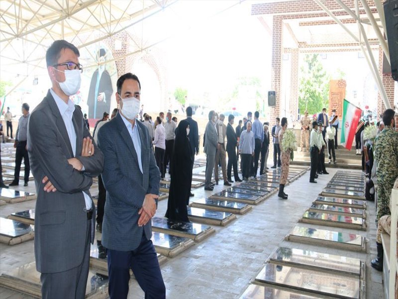 3-شرکت در مراسمی به مناسبت شهادت ایت اله بهشتی ویارانش در گلزار شهدای وادی رحمت تبریز