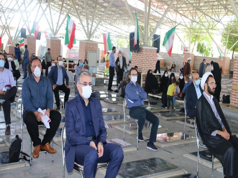 5-شرکت در مراسمی به مناسبت شهادت ایت اله بهشتی ویارانش در گلزار شهدای وادی رحمت تبریز