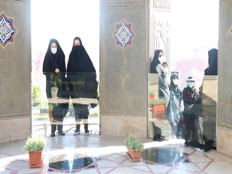 2-زیارت شهدای گمنام کوه عون ابن علی بسیج خواهران به مناسبت هفته دولت