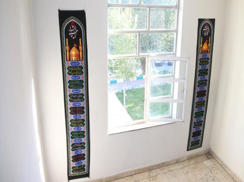 2-نصب بنر و فضا سازی ایام محرم و صفر