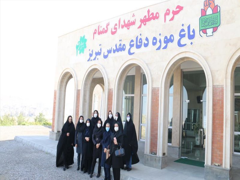 2-زیارت مزار شهدای گمنام و بازدید از نمایشگاه هفته دفاع مقدس بسیج خواهران در هفته دفاع مقدس