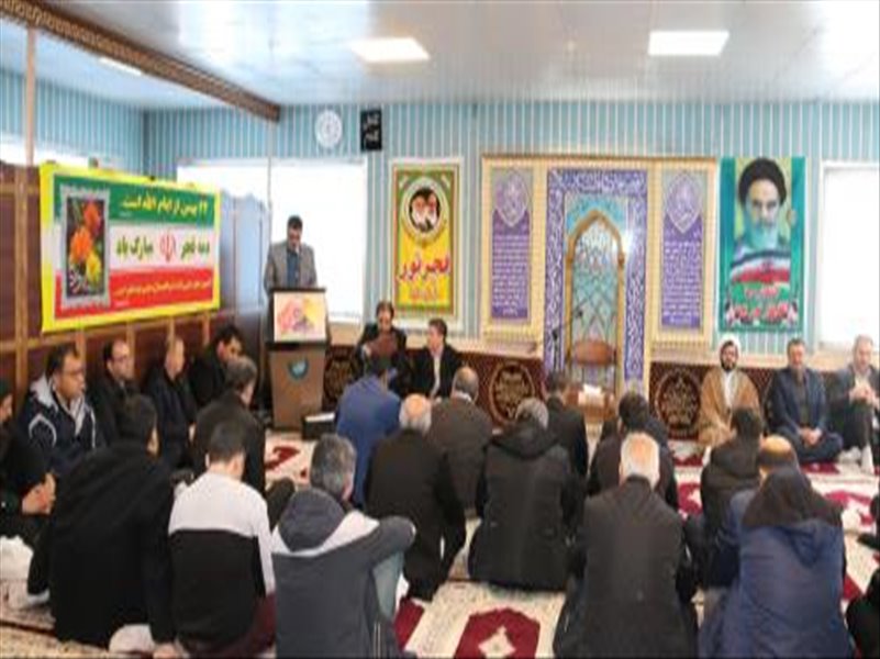 برگزاری مراسمی به مناسبت دهه فجر در نمازخانه شرکت